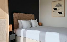3 Room Luxury Design Apartment With Airconditioning, Close To Gent St-Pieters Station
